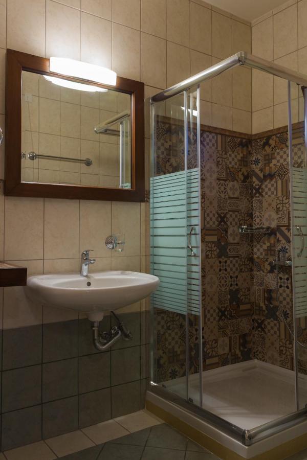 Akrolimnion Hotel Яніна Екстер'єр фото